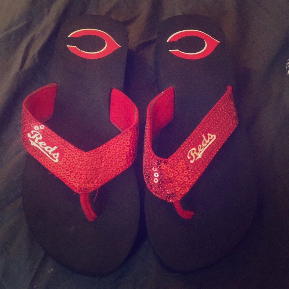 Cincinnati Reds flip-flops